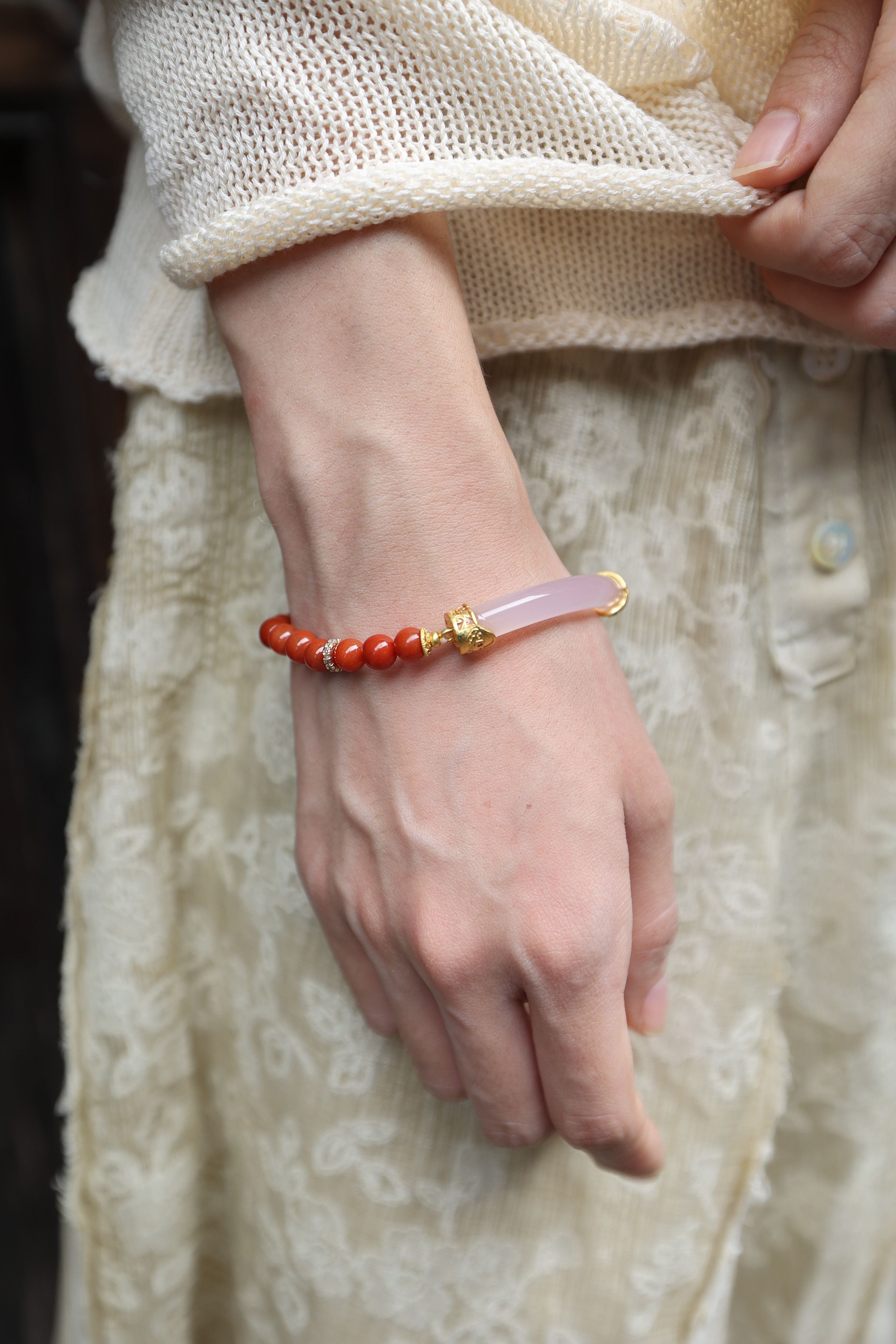 Yin-Yang Harmony: Premium Nan Hong & White Agate Bracelet - 16cm Dual Essence