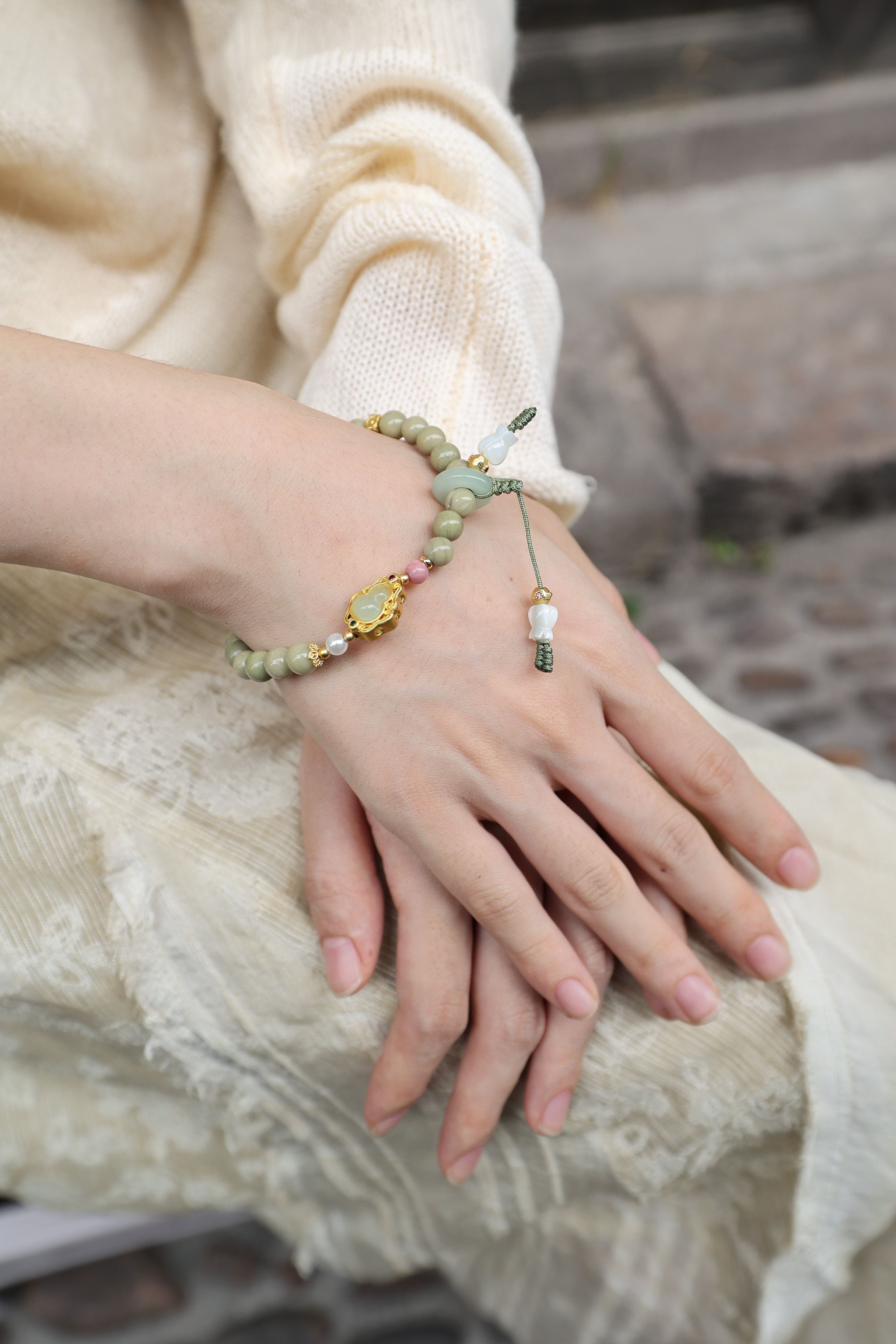 Alashan Agate and Queen Conch Shell Bracelet, 16cm with 8mm Beads