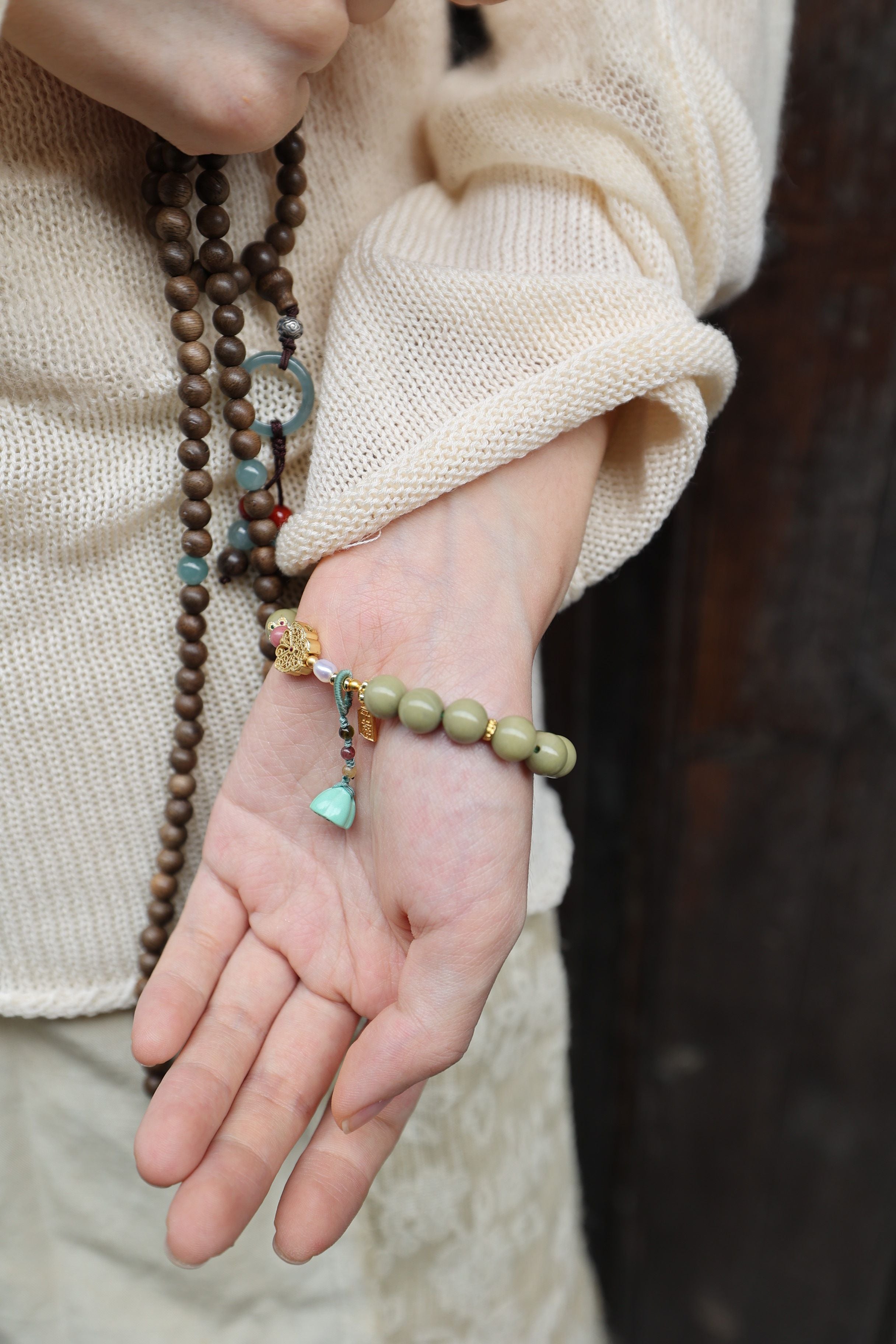 Alashan Agate, Lapis Lazuli, Pearl, and Rosewood Bracelet, 16cm with 8mm Beads