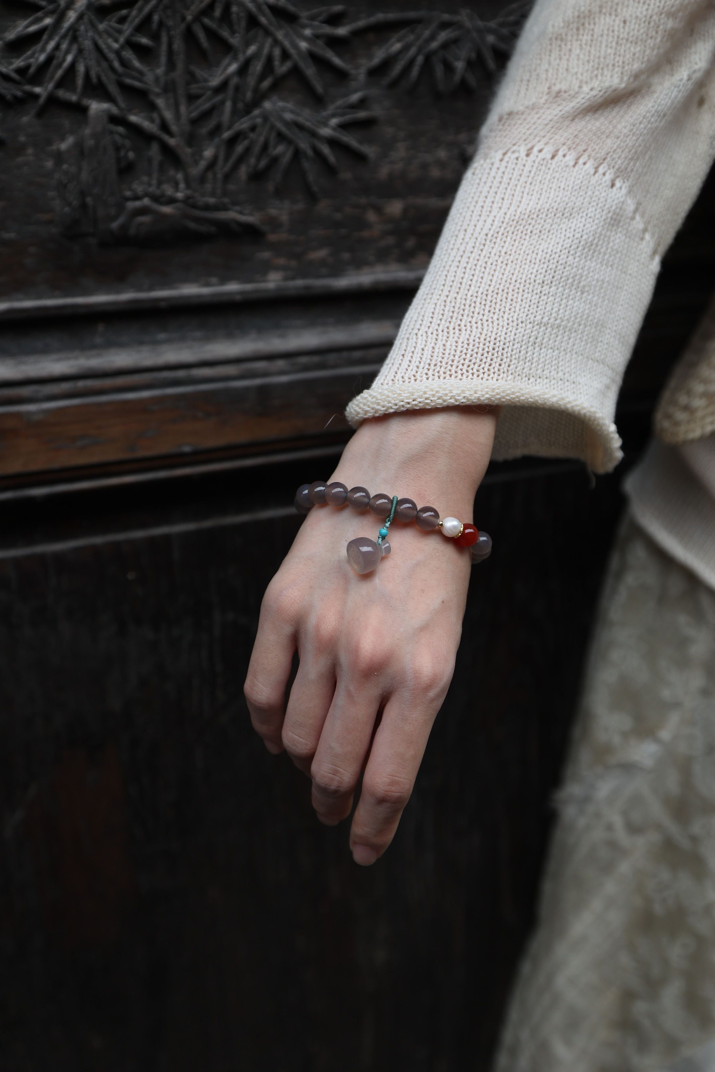 Gray Agate, Red Agate, and Pearl Elastic Bracelet