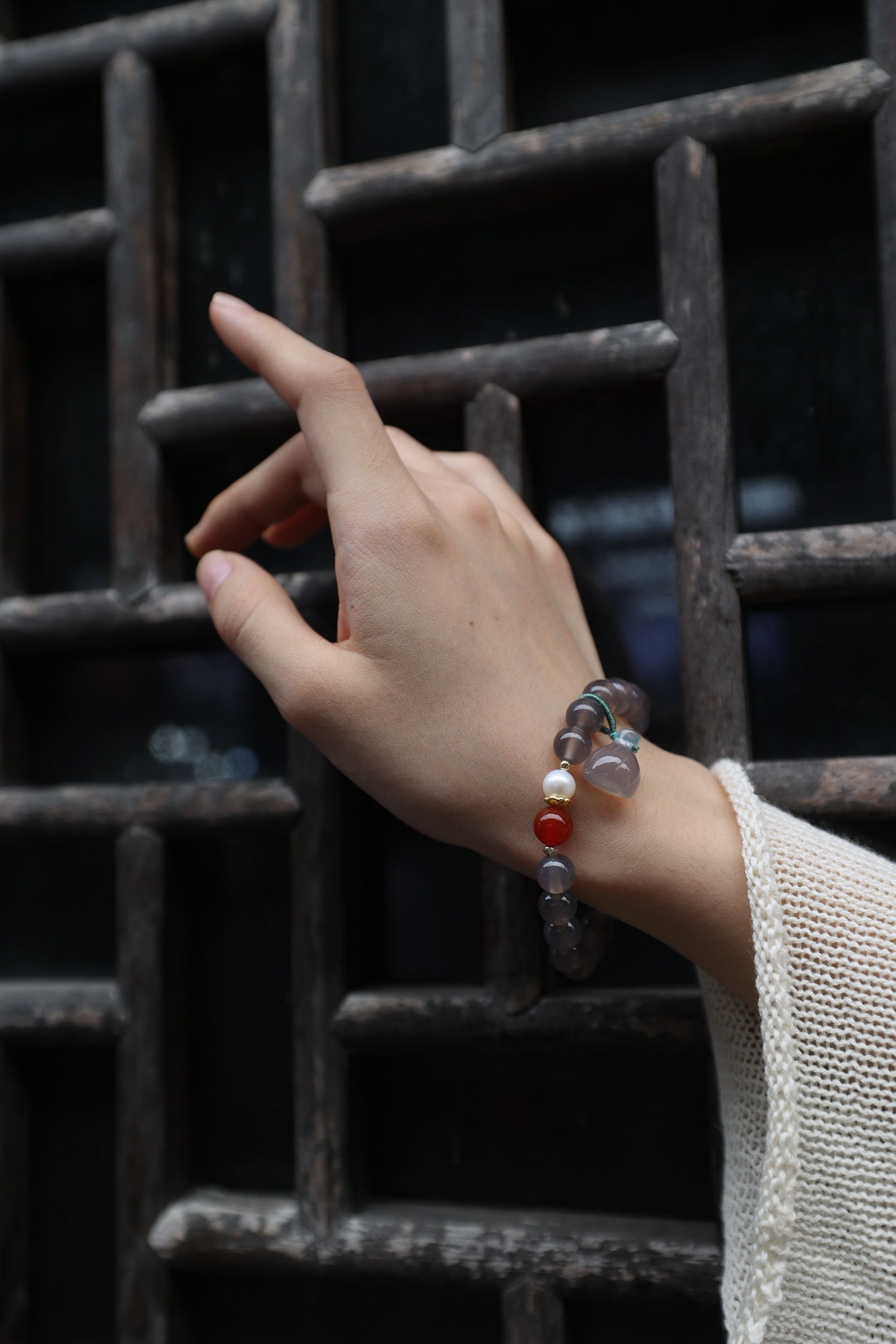 Gray Agate, Red Agate, and Pearl Elastic Bracelet