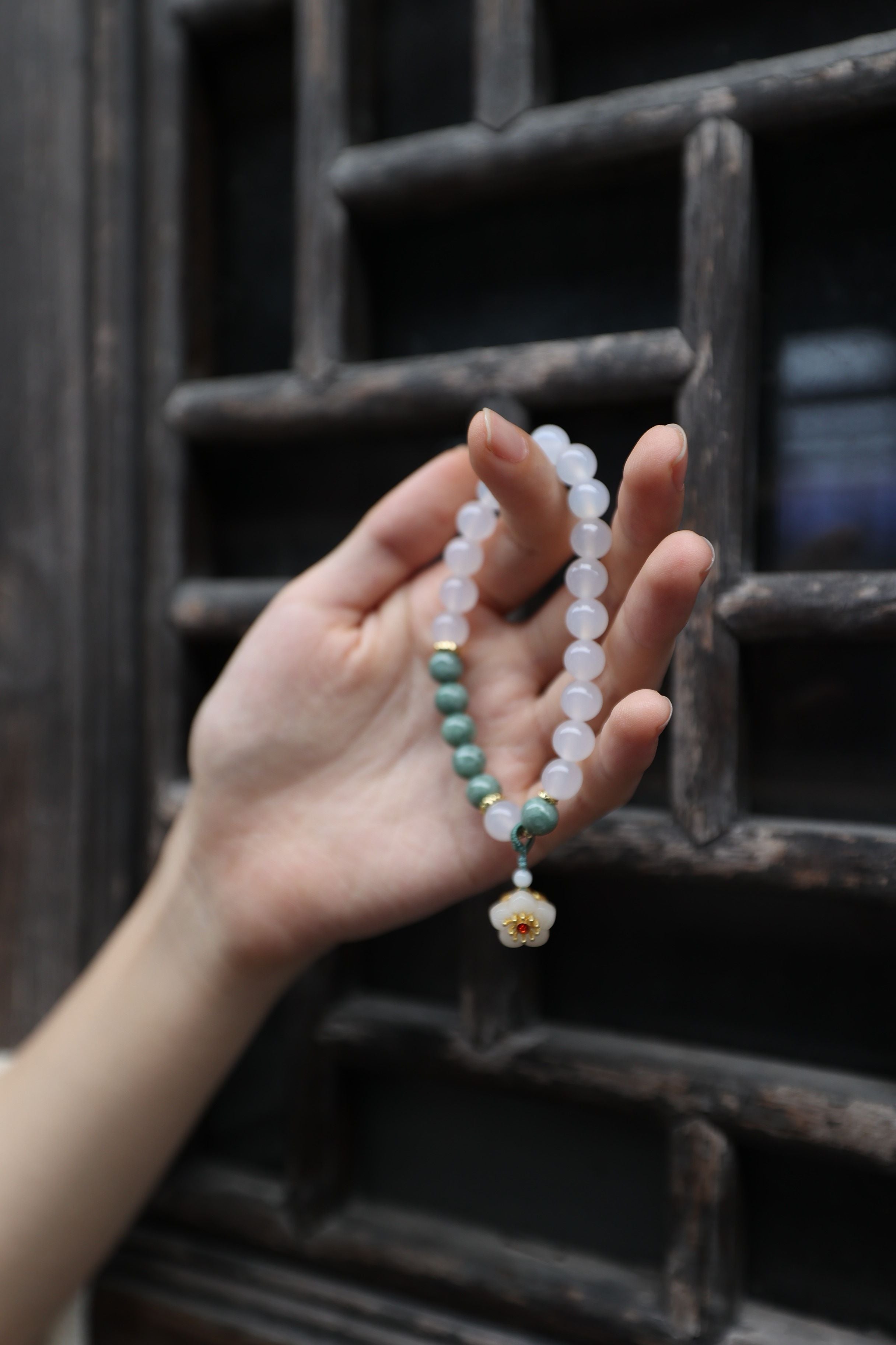 White Agate and Jade Elastic Bracelet