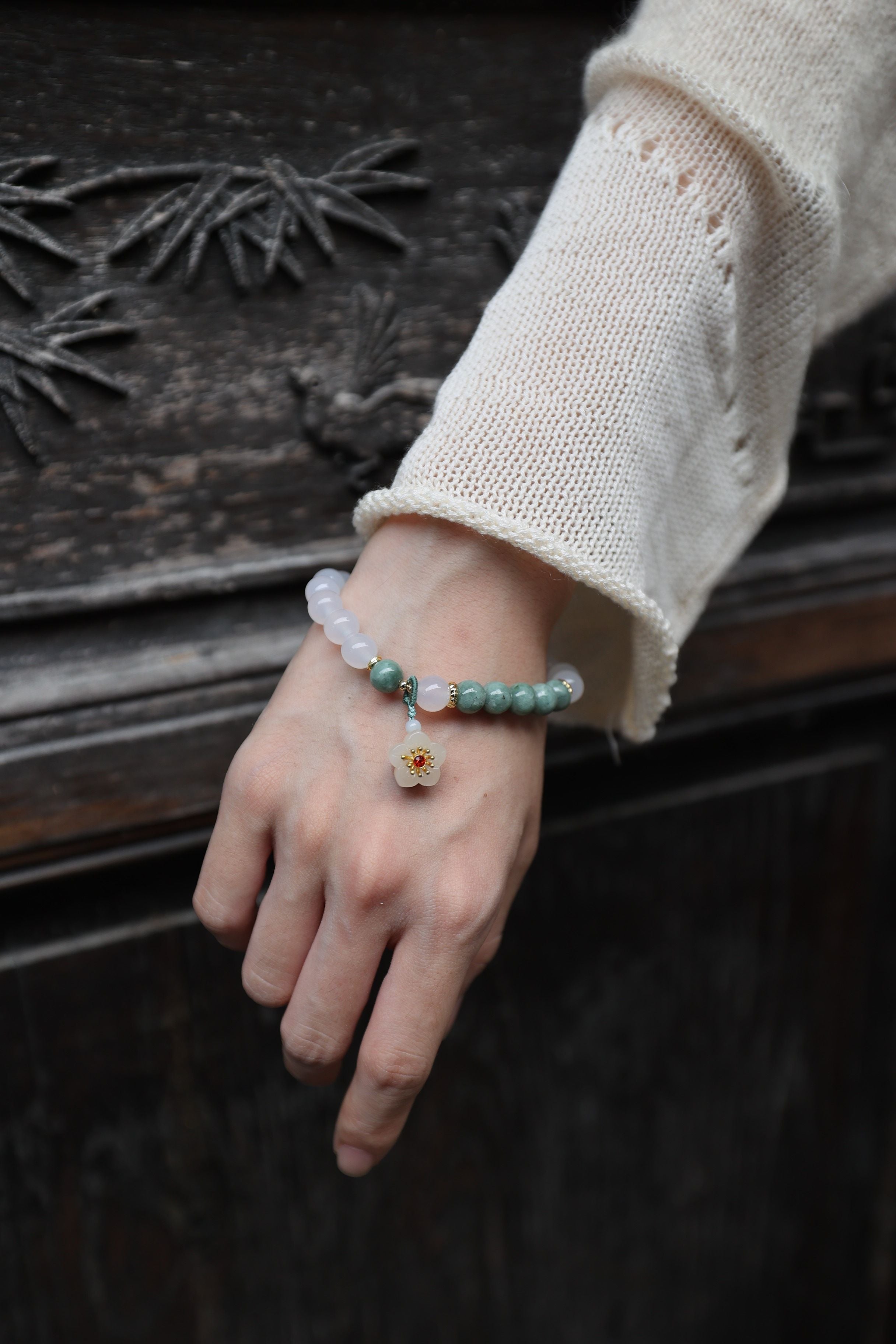 White Agate and Jade Elastic Bracelet