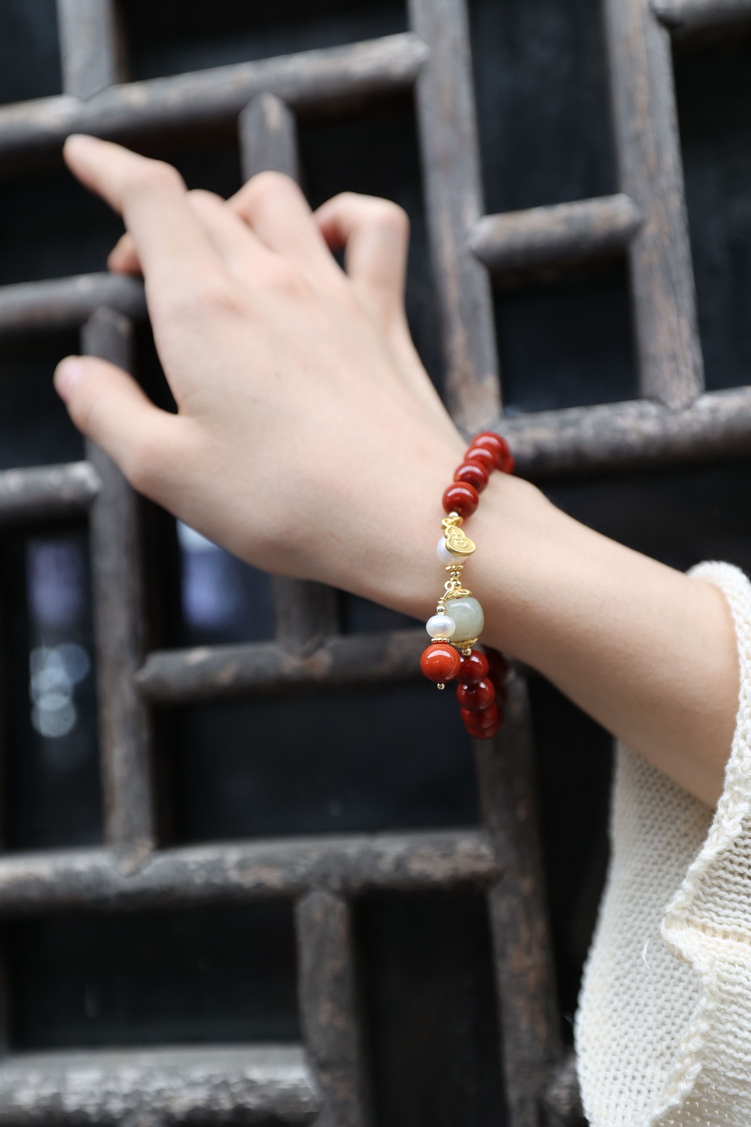 Premium South Red Agate Elastic Bracelet