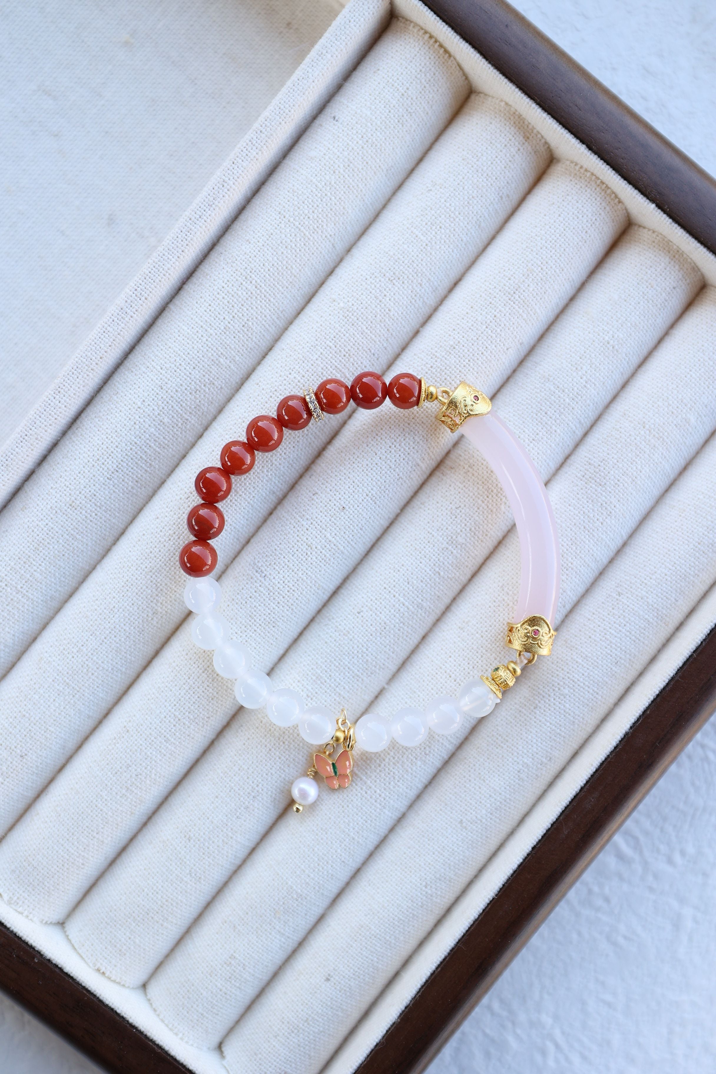 Yin-Yang Harmony: Premium Nan Hong & White Agate Bracelet - 16cm Dual Essence