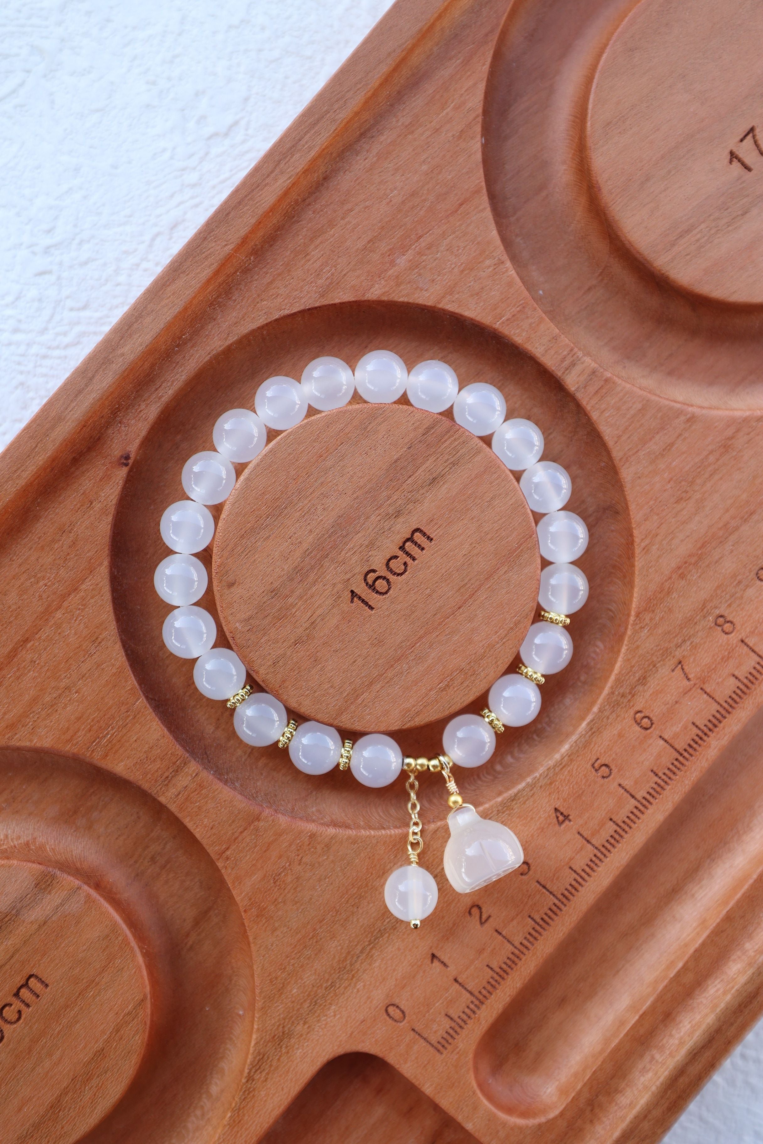 Pure Serenity: White Agate Bracelet - 16cm Celestial Clarity