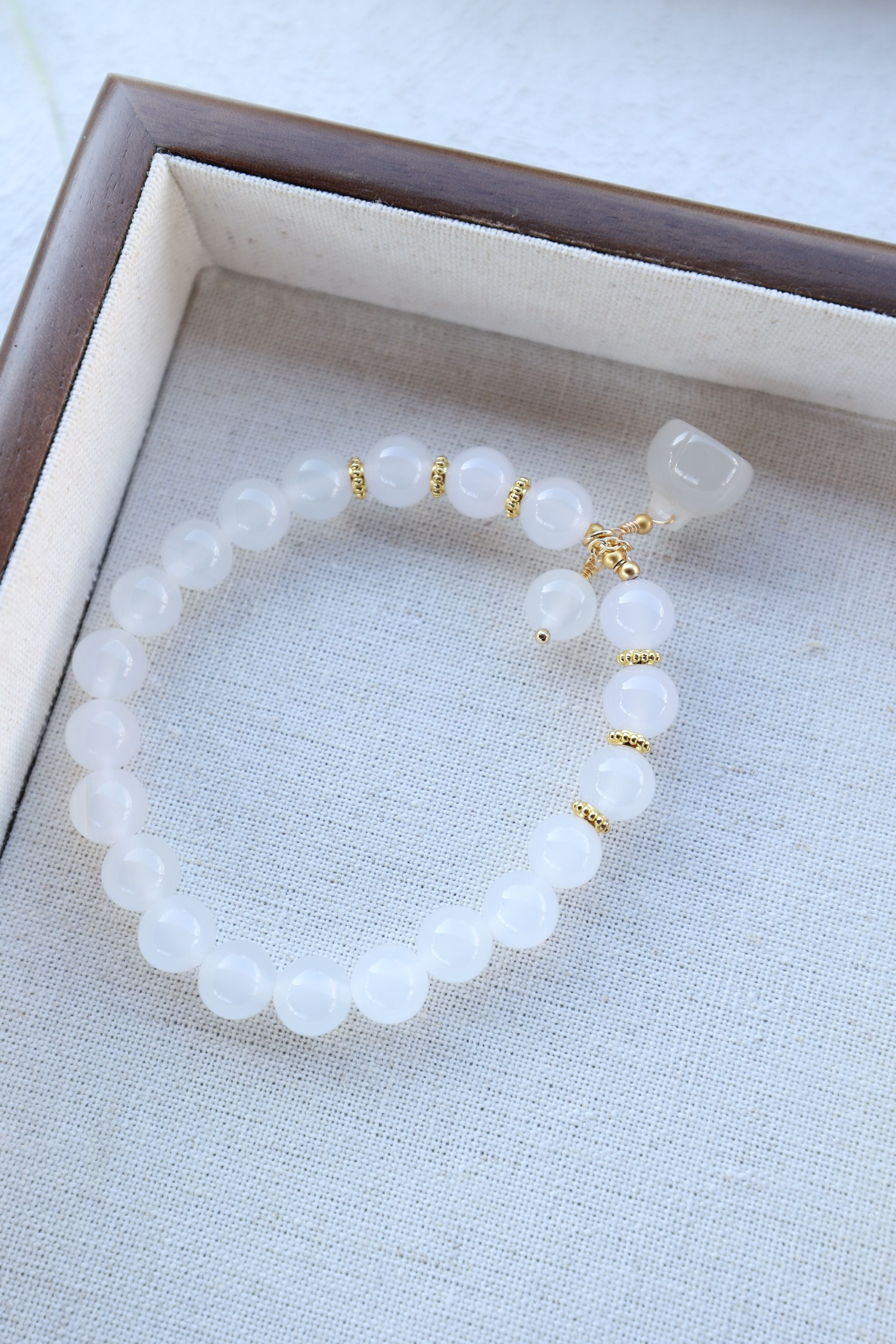 Pure Serenity: White Agate Bracelet - 16cm Celestial Clarity