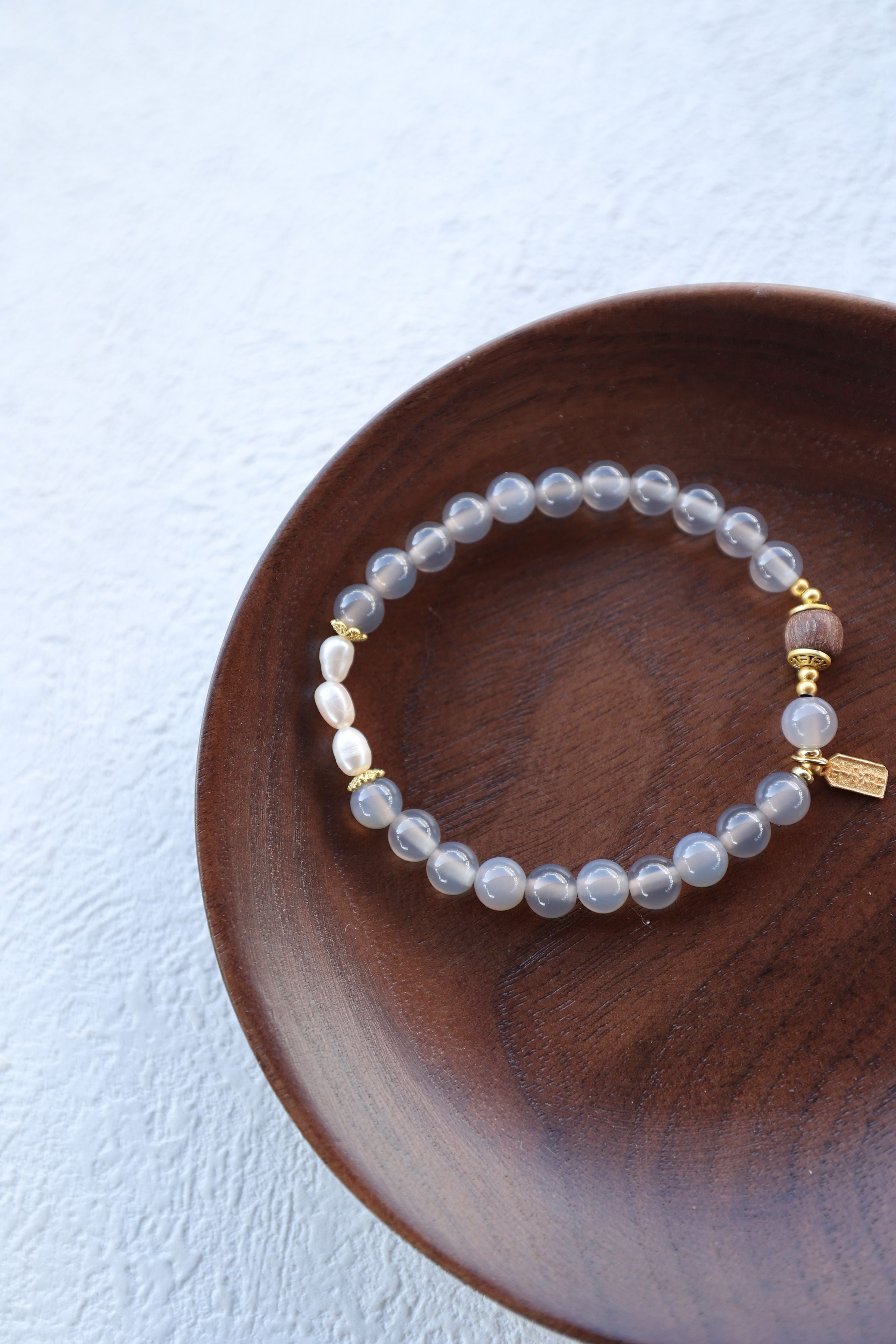 Gray Agate, Pearl, and Agarwood Bracelet, 16cm with 7mm Beads